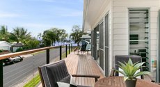 Cairns accommodation: Tropical Beachside Oasis in Clifton Beach