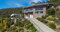 Hobart accommodation: Million Dollar Views Day and Night