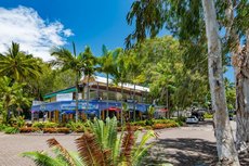 Cairns accommodation: Temple 121 Modern Spacious Palm Cove 2 Brm 2 Bth Resort Apartment With Courtyard