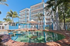 Hervey Bay accommodation: White Crest Luxury Apartments