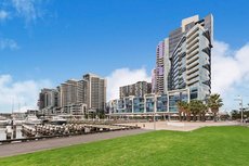 Melbourne accommodation: Docklands Private Collection New Quay