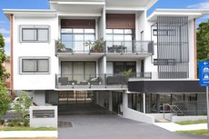 Brisbane accommodation: Back of the Block Bulimba - Executive 3BR Bulimba apartment with leafy outlook