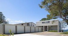 Soldiers Point accommodation: 5 'Casuarina's ' 33 Soldiers Point Road - superb waterfront unit