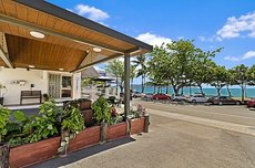 Townsville accommodation: The Beach House Motel