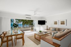 Cairns accommodation: Absolute Beachfront Alamanda Resort 14