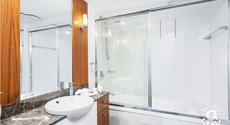 Gold Coast accommodation: Executive 2 Bedroom Ocean View Apartments at Chevron Reniassance