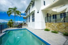 Nelly Bay accommodation: Waters Edge Townhouse 2