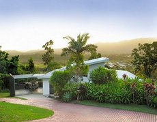 Airlie Beach accommodation: Hilltop Views - Cannonvale