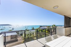 Airlie Beach accommodation: 3 Bedroom Ultimate Luxury Waterfront