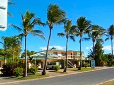 Bowen accommodation: Palm View Holiday Apartments