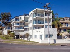 Nelson Bay accommodation: Bayview Towers Unit 1/15 Victoria Parade