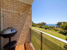 Nelson Bay accommodation: The Helm Unit 1 22 Voyager Close