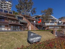 Nelson Bay accommodation: A Yachtsmans Rest 3/37 Victoria Parade