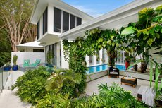 Cairns accommodation: Tranquil Waters Luxury Retreat in Oceans Edge
