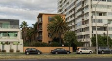 Melbourne accommodation: Beach Front Beauty