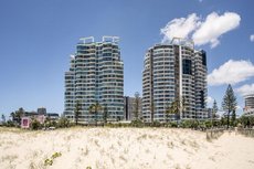 Gold Coast accommodation: Reflection on the Sea