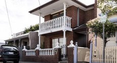 Melbourne accommodation: 4br 3 Bath- Comfortable Home Near City & Mcg With Netflix+Wifi+Parking