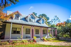 Wentworth Falls accommodation: Whispering Pines Cottages Wentworth Falls