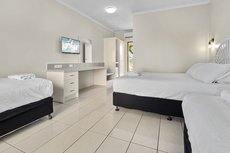 Cairns accommodation: Cairns Rainbow Resort