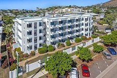 Townsville accommodation: Madison Ocean Breeze Apartments