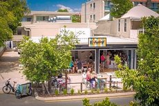 Noosa Heads accommodation: 10 Hastings Street Boutique Motel