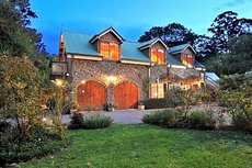 Melbourne accommodation: Mary Cards Coach House