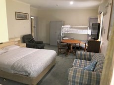 Melbourne accommodation: Evancourt Motel
