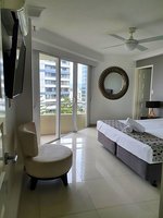 Gold Coast accommodation: Zenith Ocean Front Apartments