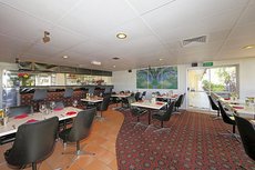 Bundaberg accommodation: Smart Motels Bert Hinkler