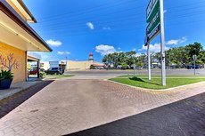 Townsville accommodation: Raintree Motel