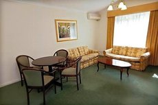 Melbourne accommodation: Elizabethan Lodge