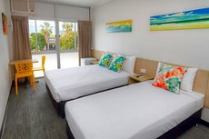 Gold Coast accommodation: Palm Beach Hotel Gold Coast