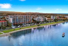 Gold Coast accommodation: Silvershore Apartments on the Broadwater