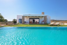 Cristelia Luxury Sea Front & Pool Villa