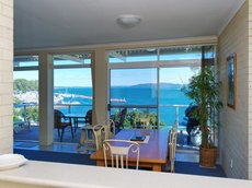 Nelson Bay accommodation: Classic View 1/49 Victoria Parade