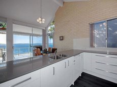 Nelson Bay accommodation: Classic View 2/49 Victoria Parade