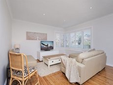 Nelson Bay accommodation: Rubys Retreat' 44 Achilles Street - pet friendly aircon & boat parking
