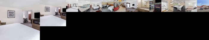 Ramada by Wyndham Hendersonville Hotel