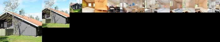 Four-Bedroom Holiday home in Humble 2