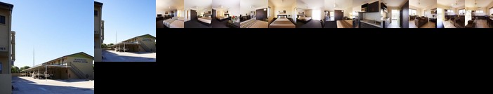 Blackwater Central Motel