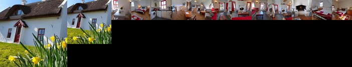 Self Catering Donegal - Teac Chondai Thatched Cottage