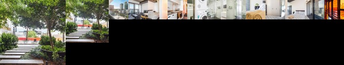 Magnificent Apartment with Spa in Melb