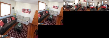 Sunny third floor apartment in cute neighborhood close to the subway