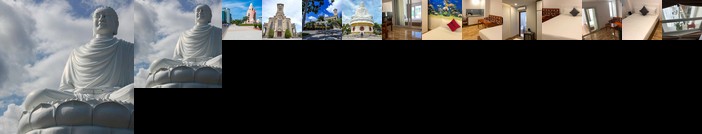 RedDoorz near Cho Xom Moi Nha Trang - Seamark Hotel