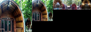 Jati Bar And Bungalow