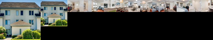 Modern Town Home Steps from the Village