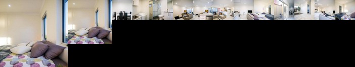 Vibrant home in Burswood with Netflix & Free Parking