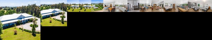 Farm House at the Gateway to the King Valley