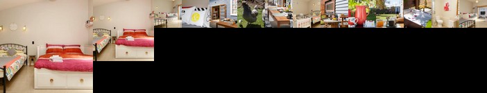 Studio Cottage - Walk to the Lake & Town