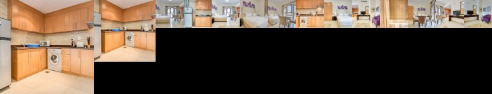 Studio Apartment in Lincoln Park A by Deluxe Holiday Homes